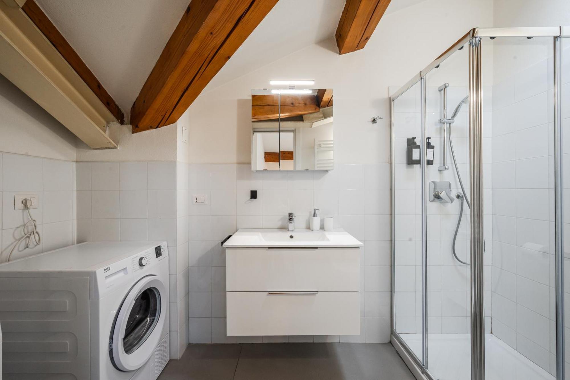 - Spazioso Vicino Metro Appartement *