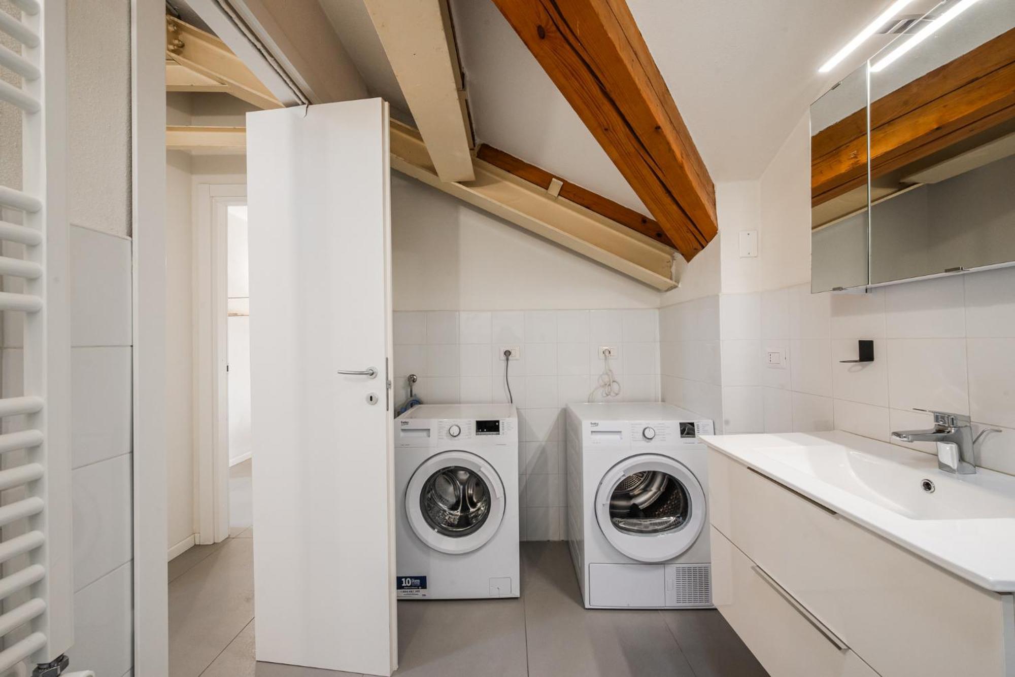 - Spazioso Vicino Metro Appartement *